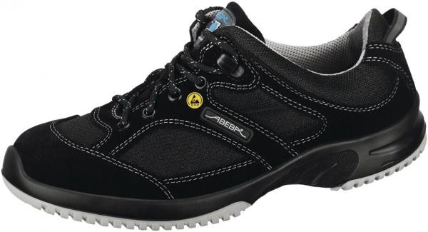 The shoe is a sporty, black low-cut shoe with a smooth, durable surface. It has a sturdy sole and laces, as well as a breathable interior.