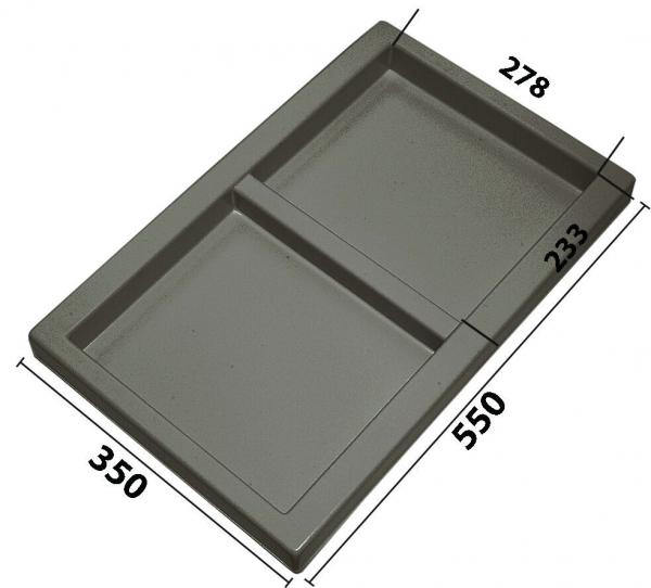 Das Bild zeigt eine graue Kunststoffplatte mit zwei Fächern. Die Platte hat rechteckige Formen und ist in der Mitte geteilt. Es sind Maße auf der Platte eingezeichnet.
