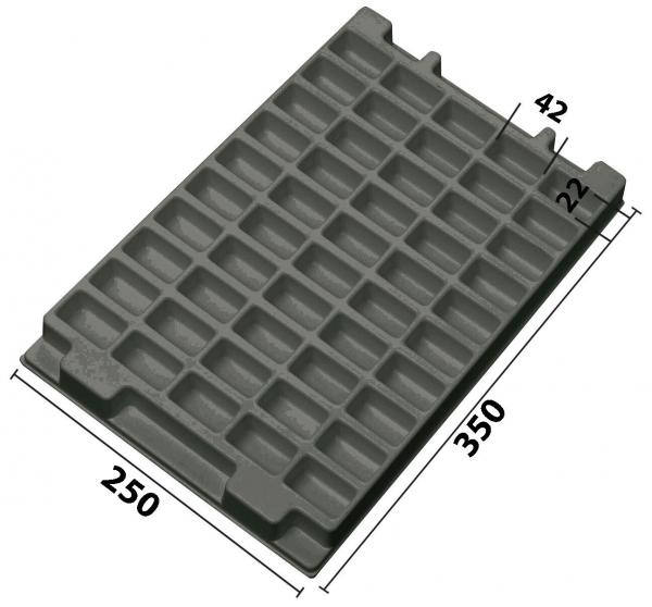 Das Bild zeigt eine rechteckige, graue Kunststoffplatte mit vielen kleinen Vertiefungen. Die Maße sind 350 mm lang und 250 mm breit. Sie hat eine Dicke von 22 mm und eine Kante von 42 mm.