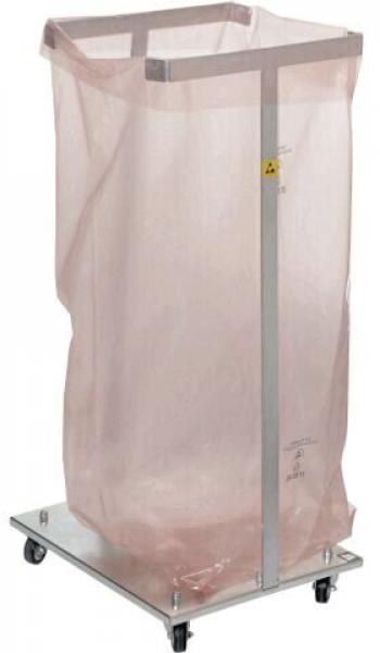 Das Bild zeigt einen müllsammler mit einem metallenen Rahmen und einem durchsichtigen, rosa Netz. Er steht auf einem viereckigen Fuß mit Rollen, was ihn beweglich macht.