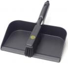 Preview: The image shows a black dustpan with an integrated broom. The pan has a wide, flat surface and the broom is attached to the side to facilitate sweeping.