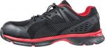Preview: Der Schuh ist leicht und sportlich, hauptsächlich schwarz mit roten Akzenten. Er hat eine strukturierte Oberfläche und eine atmungsaktive Mesh-Einsätze, ideal für Outdoor-Aktivitäten.