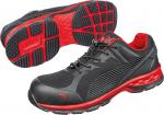 Preview: Das Bild zeigt sportliche Schuhe in Schwarz und Rot. Sie haben eine atmungsaktive Struktur, eine griffige Sohle mit visuellem Profil und eine moderne, schlichte Form.