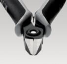 Preview: Das Bild zeigt den Kopf einer Zange mit zwei scharfen, metallischen Klingen. Die Griffe sind gummiert und ergonomisch geformt, um einen guten Halt zu bieten. Der Hintergrund ist schlicht und grau.