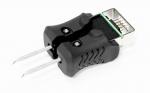 Preview: Das Bild zeigt einen elektrischen Adapter mit zwei langen, dünnen Metallstiften und einem Kunststoffgriff. Der Griff hat eine griffige Oberfläche und liegt in der Mitte. Oben ist ein USB-Anschluss sichtbar.