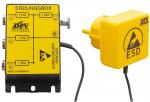 Preview: Das Bild zeigt eine gelbe Erdungsbox mit Schaltfeldern und einem Steckdosenadapter. Beide Komponenten sind für die elektrostatische Entladung (ESD) ausgelegt. Die Box hat Schaltkontakte und ist beschriftet.