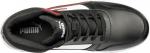 Preview: Das Bild zeigt einen schwarzen Sportschuh mit schnürbarem Obermaterial. Auf der Seite befindet sich ein weißer Streifen und das Puma-Logo in der Mitte. Die Sohle ist weiß.