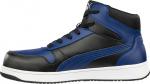 Preview: Der Schuh ist ein halbhoher Sneaker in Schwarz und Blau. Er hat eine glatte Oberfläche, eine weiße Sohle und Schnürsenkel. Das Design ist sportlich und dynamisch.