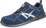 Preview: Der Schuh ist ein sportlicher, navyfarbener Sneaker aus Veloursleder mit weißen Akzenten. Er hat eine dicke, schwarze Gummisohle und Schnürsenkel in Schwarz. Die Form ist bequem und modern.