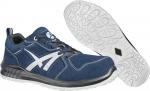 Preview: Das Bild zeigt einen blauen Sportschuh mit schwarzen und weißen Details. Er hat eine flexible, rutschfeste Sohle und Schnürsenkel. Der Schuh ist modern und sportlich gestaltet.