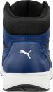 Preview: Der Schuh ist ein sportlicher Sneaker mit einer blauen und schwarzen Farbgestaltung. Er hat einen hohen Schaft, gepolsterte Vorder- und Rückseite sowie eine weiße Sohle. Das Puma-Logo ist sichtbar.