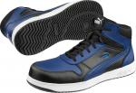Preview: Das Bild zeigt ein Paar sportliche Schuhe von Puma. Sie sind schwarz und blau mit einer hohen Schnürung. Die Sohle hat ein rutschfestes, strukturiertes Muster.