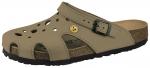 Preview: Der Schuh ist ein offener, bequemer Clog in olivgrün mit Löchern für Belüftung. Er hat einen Riemen mit einer Schnalle zur besseren Passform und eine griffige, schwarze Sohle.