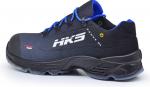Preview: Der Schuh ist ein sportlicher Sneaker in Schwarz mit blauen Akzenten. Er hat eine robuste Sohle und das Logo 