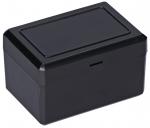 Preview: Eine rechteckige Box aus schwarzem Kunststoff mit einem glatten Deckel. Sie hat abgerundete Kanten und eine schlichte, elegante Form. Auf der Vorderseite befindet sich ein schmaler Schlitz.
