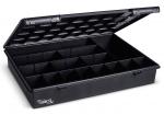 Preview: Das Bild zeigt eine schwarze Kunststoffbox mit Klappdeckel. Innen sind kleine Fächer angeordnet, um verschiedene Gegenstände zu organisieren. Die Box hat ein schlichtes Design.