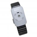 Preview: Das Bild zeigt eine graue digitale Armbanduhr mit einem rechteckigen Gehäuse und einem schwarzen, flexiblen Armband. Auf dem Gehäuse sind Drehknöpfe und Markierungen zu sehen.