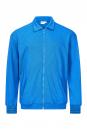 Preview: Das Bild zeigt eine blaue Jacke mit Reißverschluss. Sie hat einen klassischen kragen und feine horizontale Streifen. Die Ärmel sind lang und enden mit einem schmalen Bündchen.