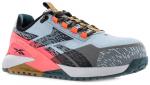 Preview: Der Schuh ist ein sportlicher Trainingsschuh mit einer hellblauen Oberfläche, schwarzen und grauen Mustern, roten Schnürsenkeln und einem rosa Akzent an der Seite. Robust und modern gestaltet.