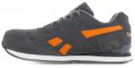 Preview: Der Schuh ist grau und hat orangene Akzente. Er ist sportlich, mit Schnürsenkeln und einer weißen, flachen Sohle. Er wirkt modern und bequem, ideal für lässige Outfits.