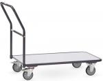 Preview: Das Bild zeigt eine Handwagenplattform mit zwei festen und zwei drehbaren Rädern. Sie hat einen flachen, rechteckigen Boden und einen ergonomischen Griff, um das Manövrieren zu erleichtern.
