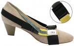 Preview: Das Bild zeigt einen hohen, beigen Schuh mit Absatz. An ihm sind verschiedene Gurte und ein Kabel befestigt, die mit einer Kennzeichnung von ?1,5?? versehen sind.